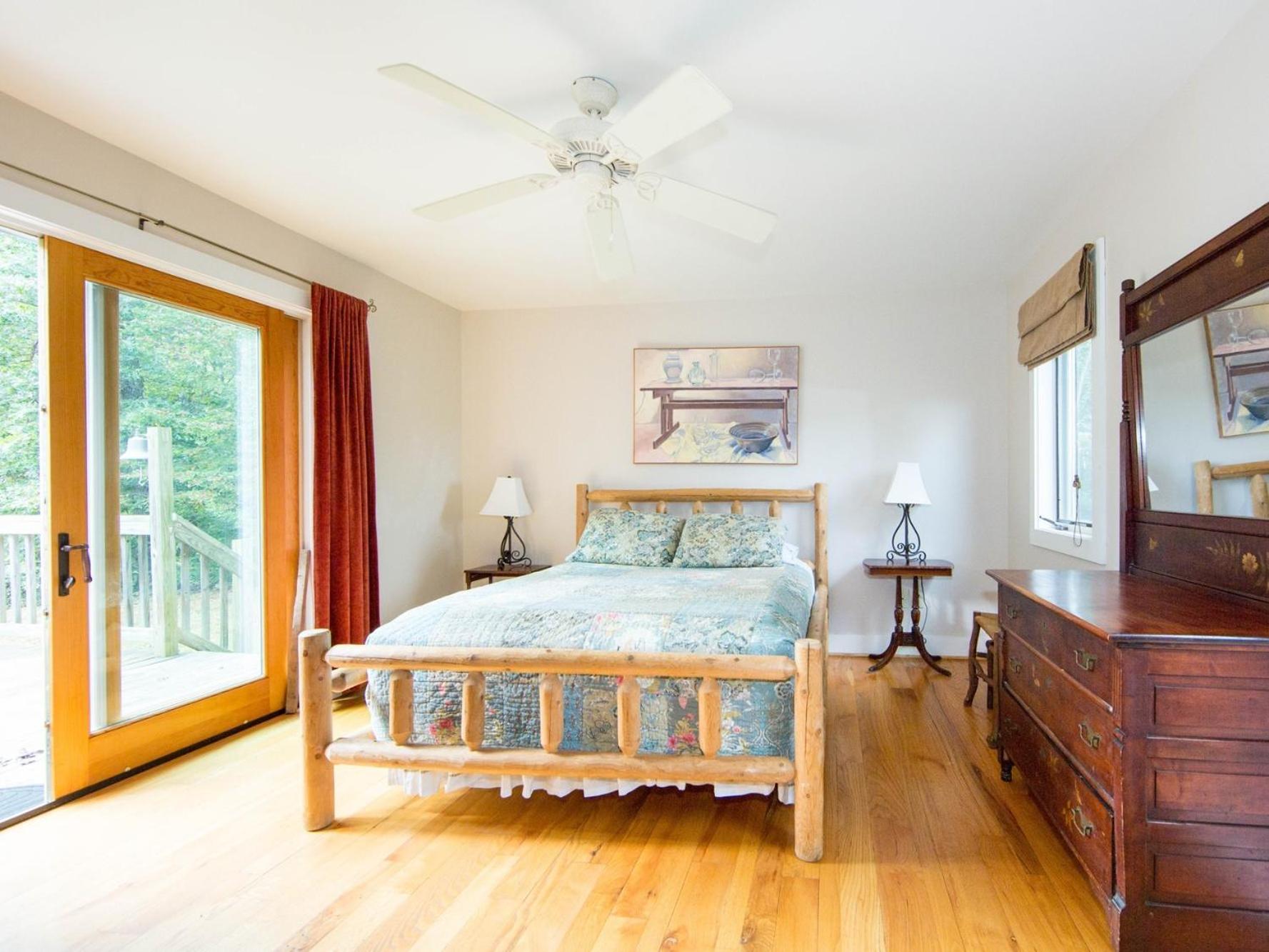 Montfair Resort Farm Crozet Room photo